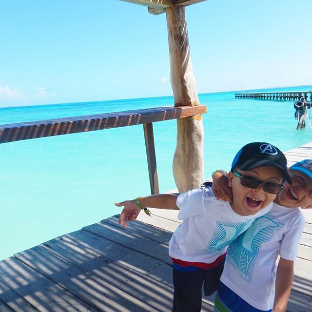 The kids are having a blast!
...........................
"Travel is the ultimate education !"
...........................
#paradise #cancun #humidityisevil #turquoisewaters #caribbean #girlboss #travelwithkids #ladyboss #workfromanywhere #itssohot #espanafamilyvacay